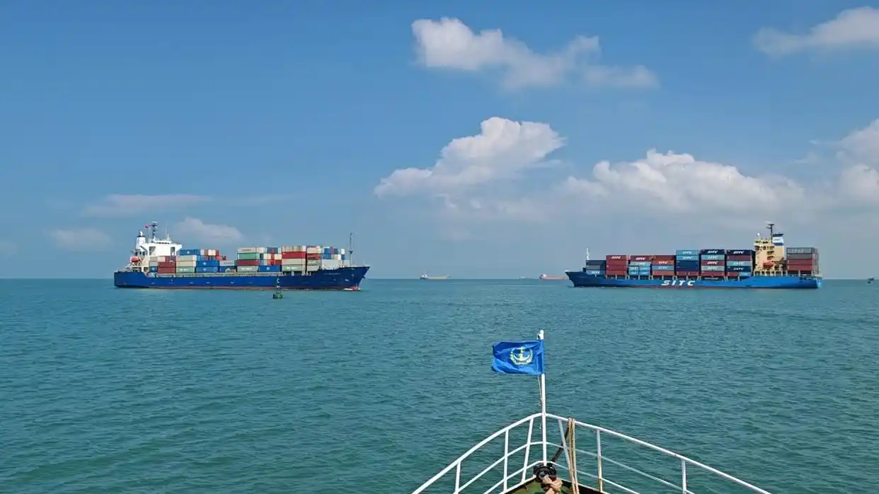 洋浦港實現(xiàn)萬噸級船舶雙向通航，貨物周轉(zhuǎn)效率顯著提升