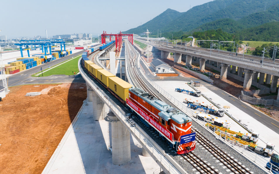 寧波舟山港海鐵聯(lián)運創(chuàng)里程碑，年業(yè)務(wù)量首次突破200萬標(biāo)箱