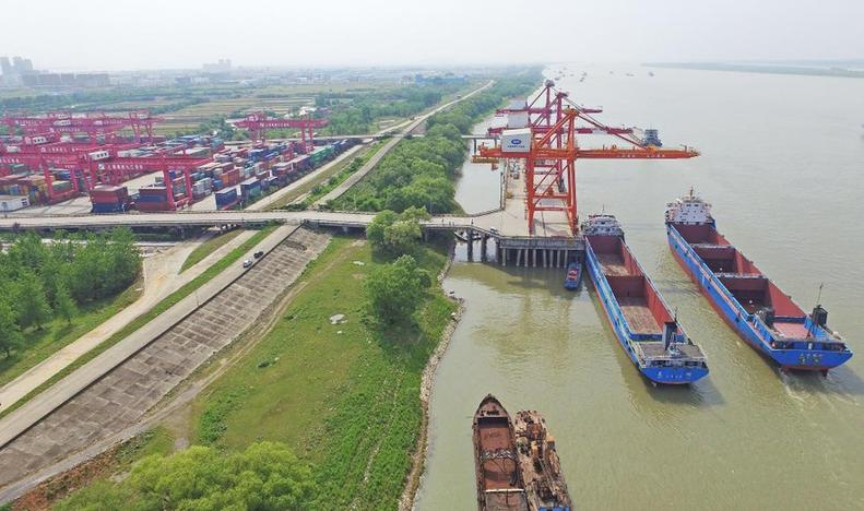 九江到上?！疤焯彀唷奔b箱航線啟航