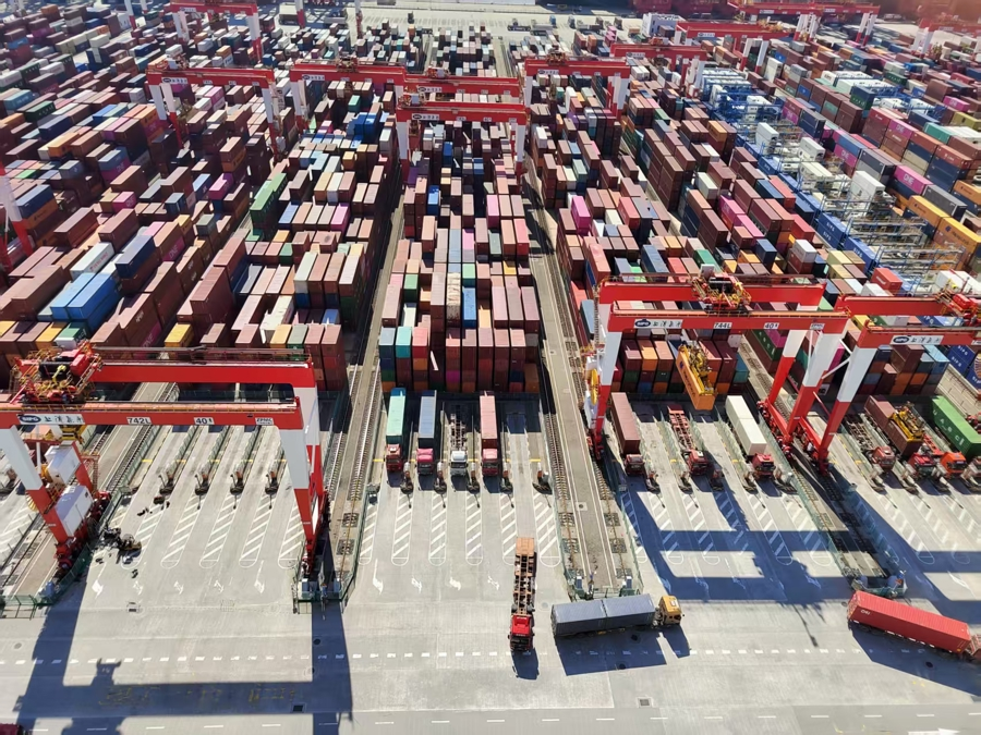 洋山港吞吐量創(chuàng)新高，上海港穩(wěn)居全球第一彰顯外貿(mào)“硬實(shí)力”